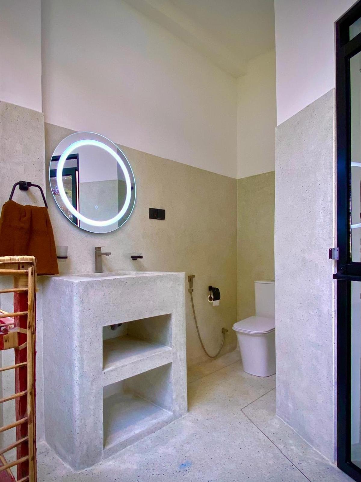 Lotus Surf House Hotel Midigama Exterior photo