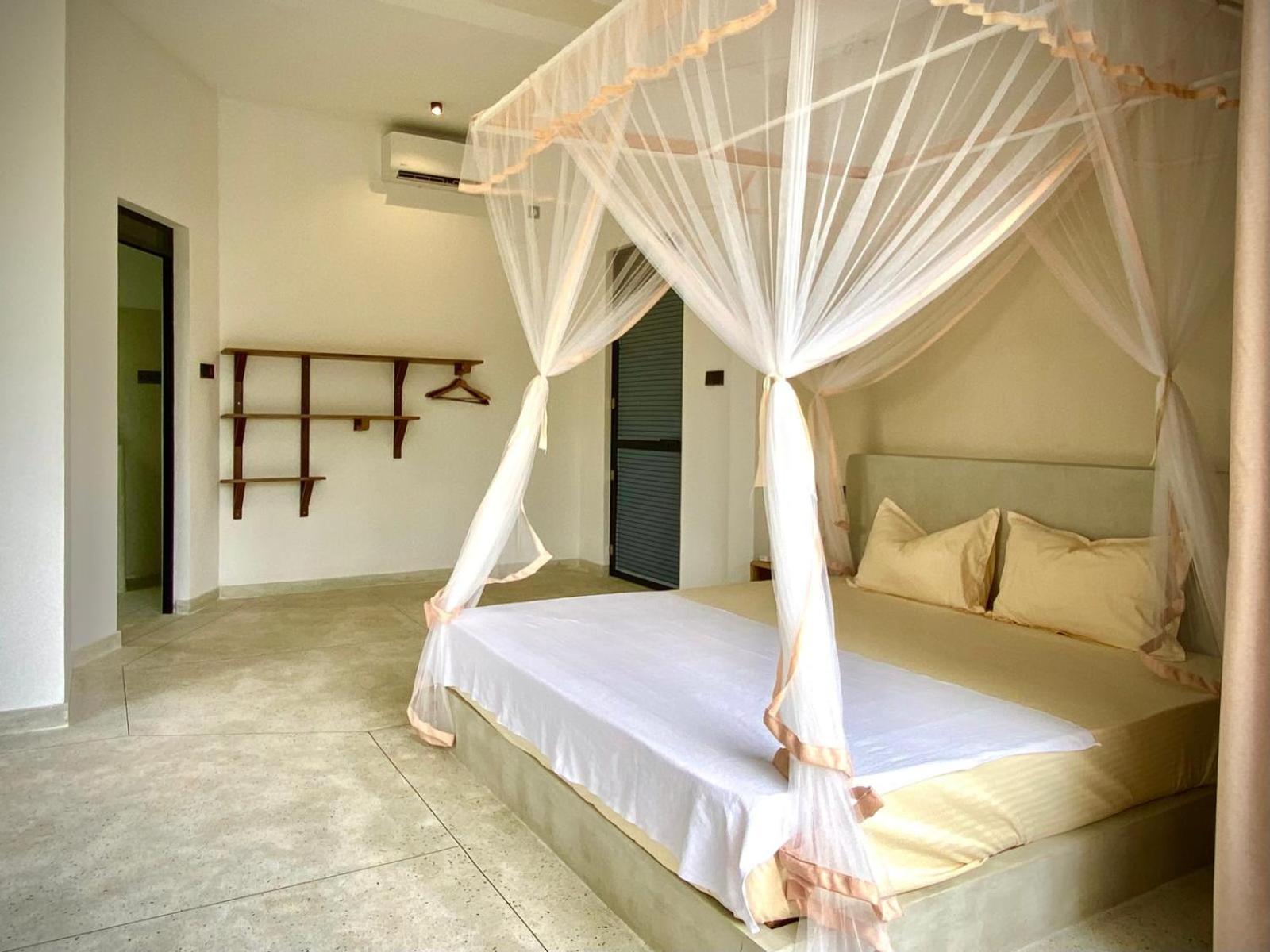 Lotus Surf House Hotel Midigama Exterior photo