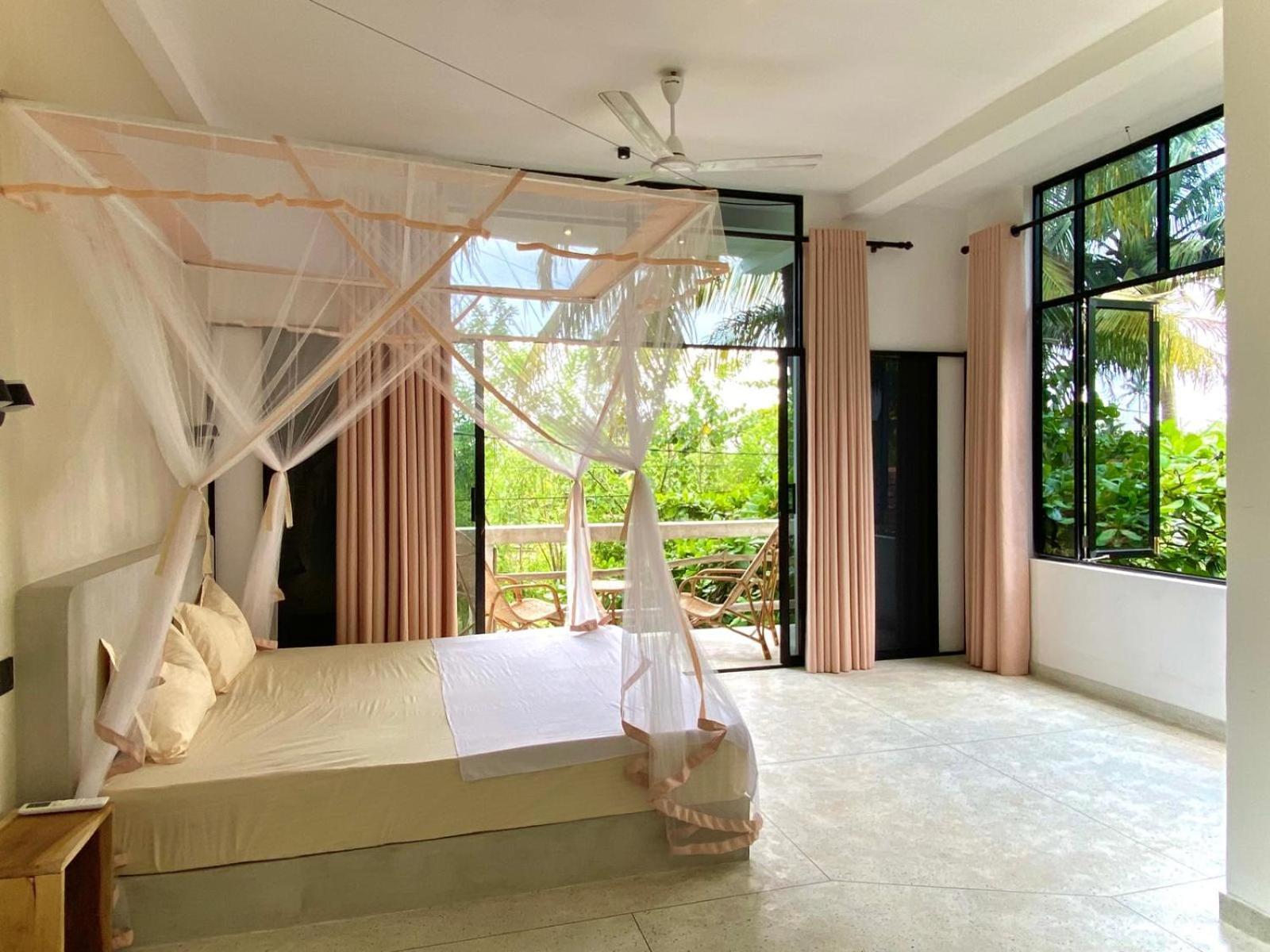 Lotus Surf House Hotel Midigama Exterior photo