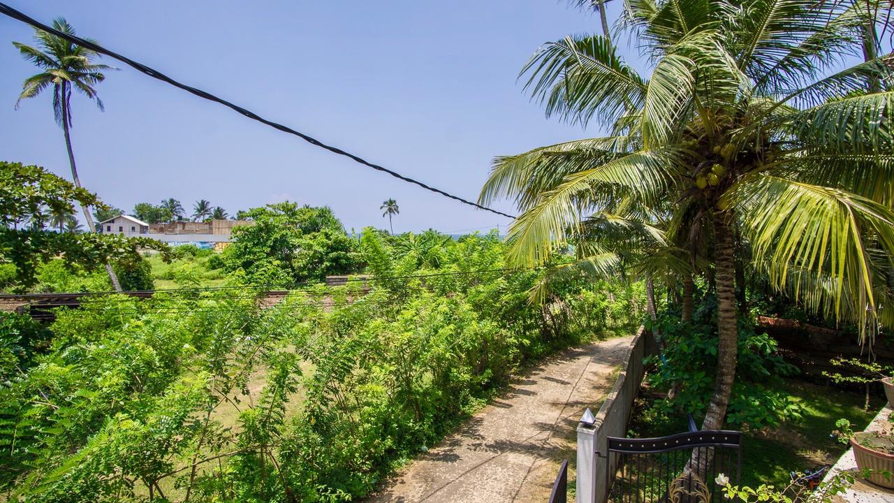 Lotus Surf House Hotel Midigama Exterior photo